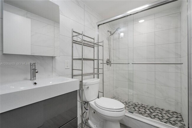 Building Photo - 2455 NE 51st St