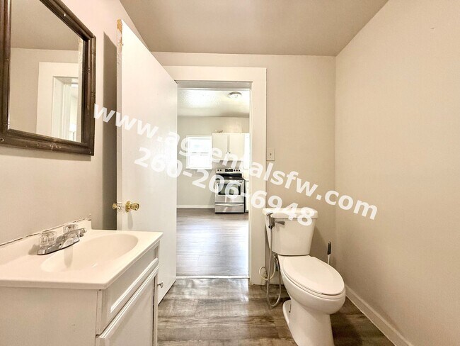 Building Photo - 2 bedroom house