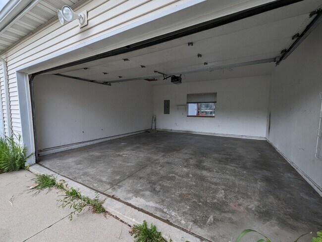 Building Photo - 3111 Diamond St