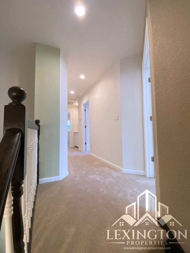 Building Photo - 6118 Cameo Dr