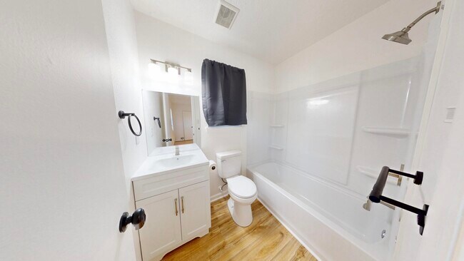 Building Photo - 4072 Melrose Dr