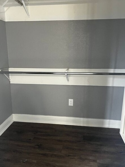 Building Photo - 1415 E Denman Ave