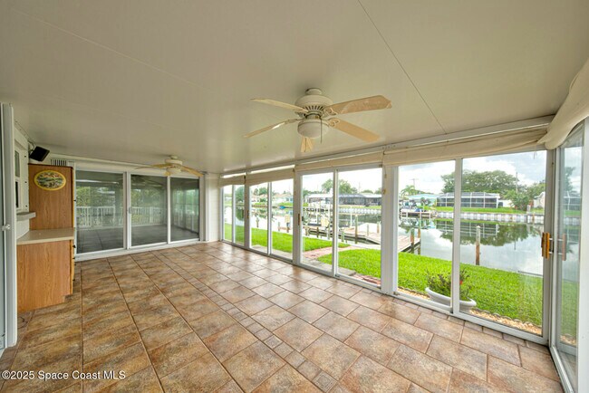 Building Photo - 1065 Molaki Dr