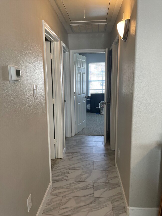 Building Photo - 14024 Buckskin Dr