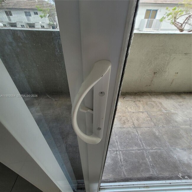 Building Photo - 10090 NW 80th Ct