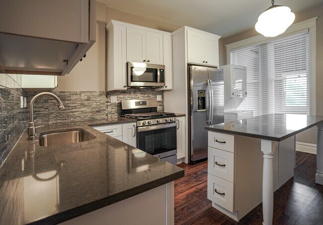 Building Photo - 836 N Maplewood Ave