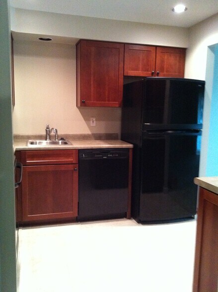 Building Photo - 611 Calais Dr