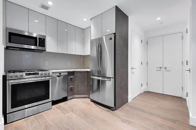 Building Photo - Lexington Avenue