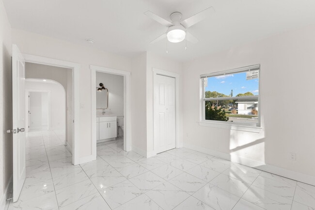 Building Photo - 211 37th St S