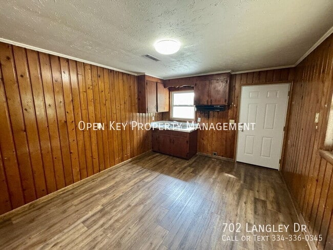 Building Photo - 702 Langley Dr