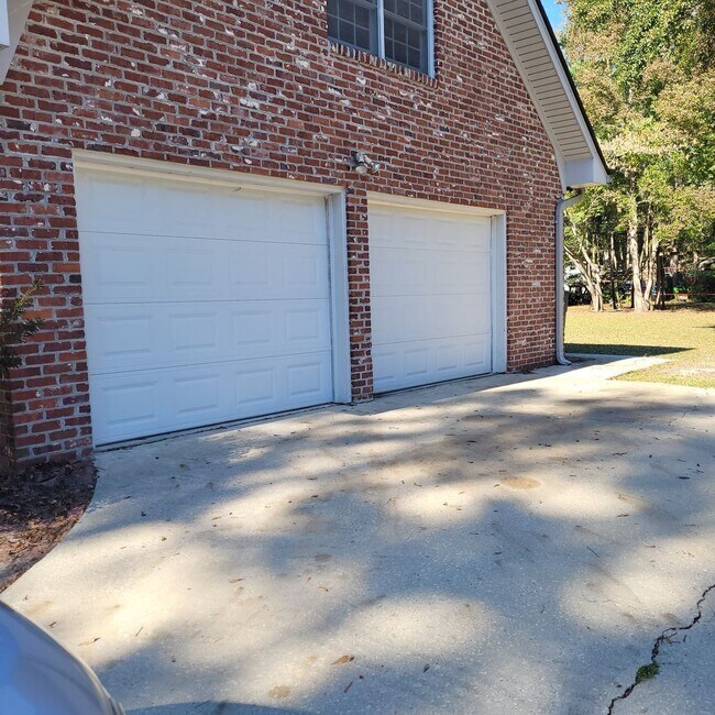 Building Photo - 3 br, 2.5 bath House - 14 Sorento Blvd.