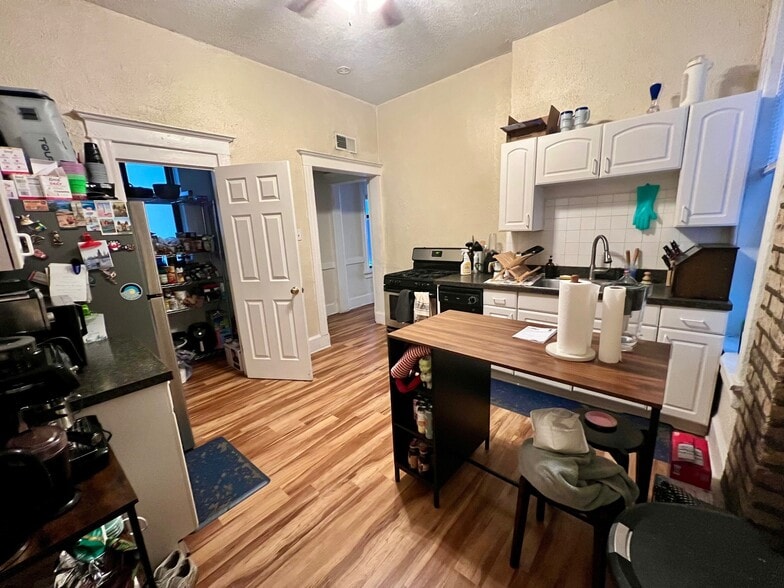 Building Photo - Clark & Orchard Apartments