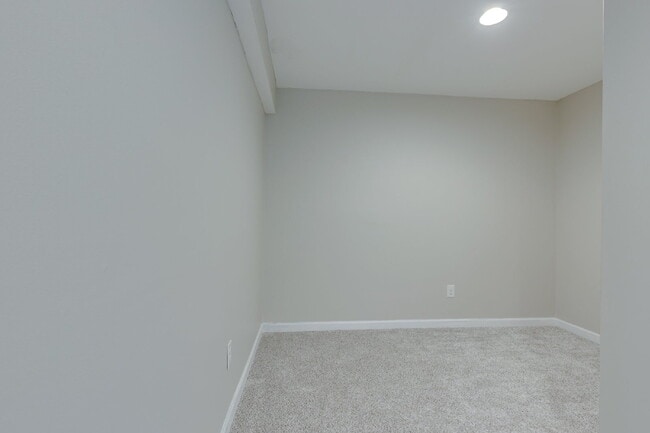 Building Photo - 2704 Orleans Dr