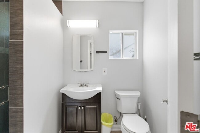 Building Photo - 4276 Kenyon Ave