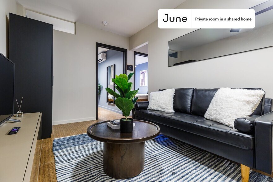 Building Photo - Room in Shared 3 bed/1 bath home in Chinatown