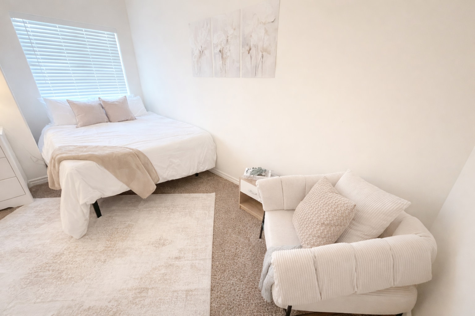 Building Photo - 854 S San Marcos Dr