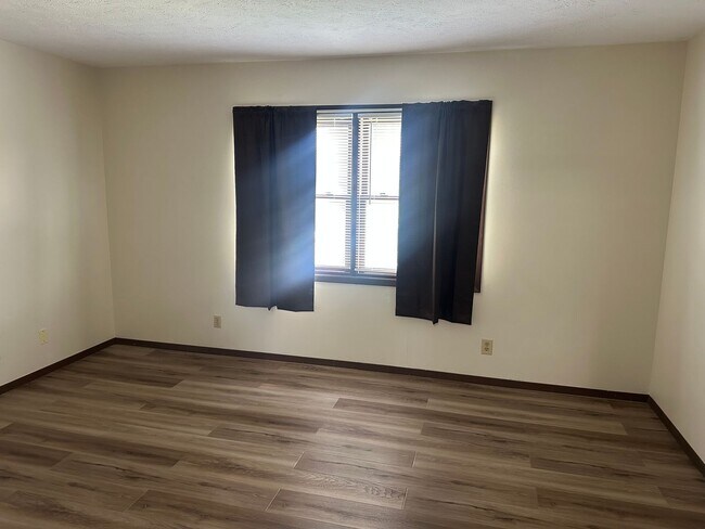 Building Photo - 1808 W Faidley Ave