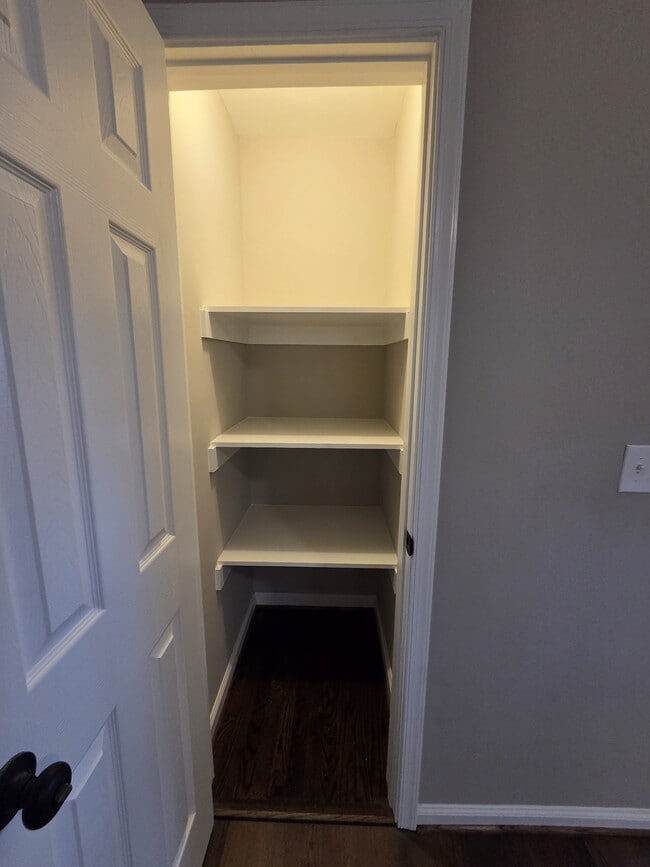 Building Photo - 611 Austin Ln