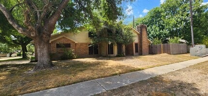 Building Photo - 15902 Oak Mountain Dr