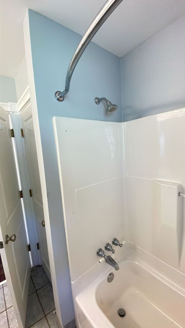 Building Photo - 3 BD 2 BA Home in the Bayou View School Di...