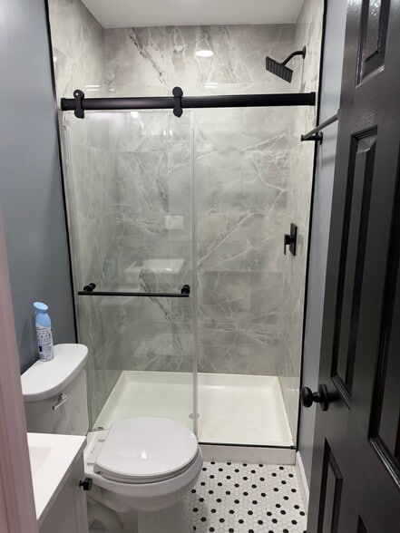 Building Photo - 427 S Augusta Ave