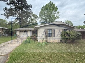Building Photo - 119 Texas Ave