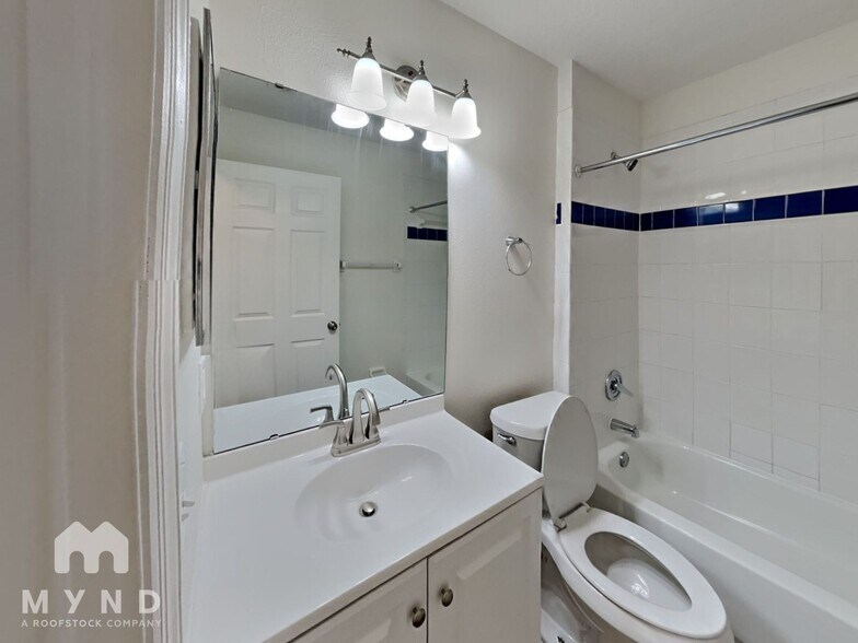 Building Photo - 2617 Hawthorne Ln