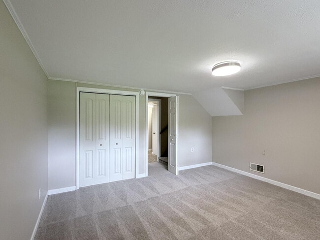 Building Photo - 725 Wildflower Ln