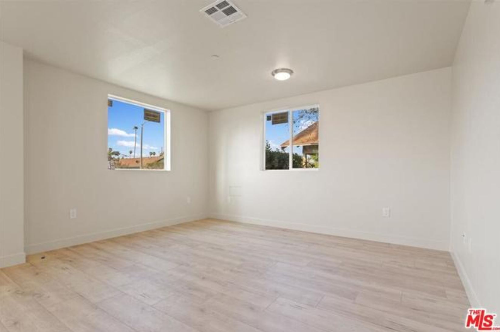 Building Photo - 831 E 83rd St
