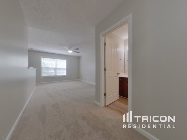 Building Photo - 222 Castlebury Dr