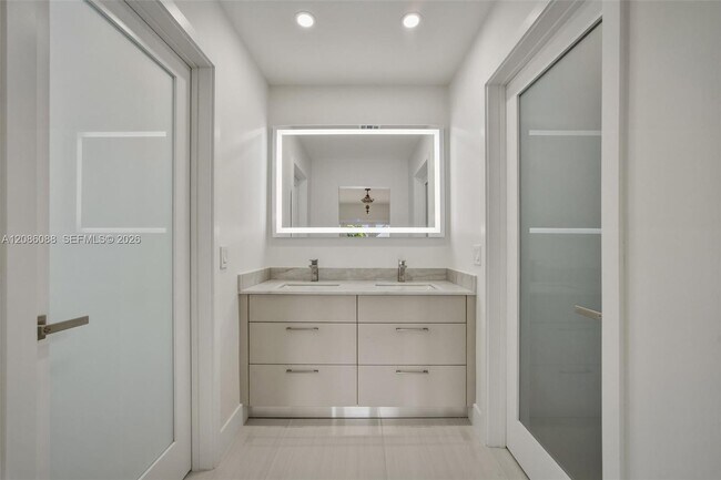 Building Photo - 13240 SW 70th Ave