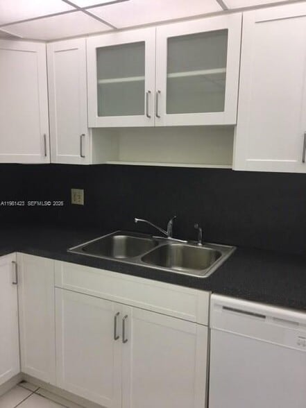 Building Photo - 400 Kings Point Dr