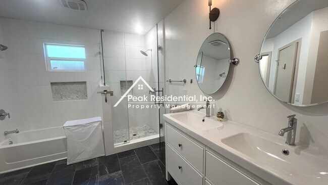 Building Photo - Updated 3bd/2b Home Near UCD Med Center!