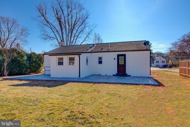 Building Photo - 106 North St NE