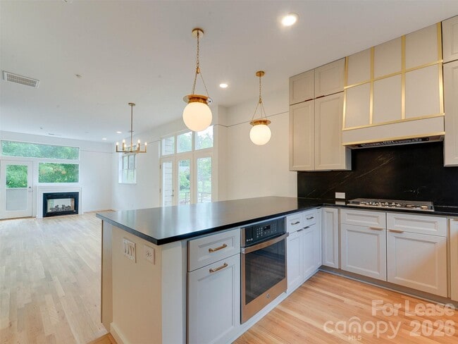 Building Photo - 1174 Park West Dr