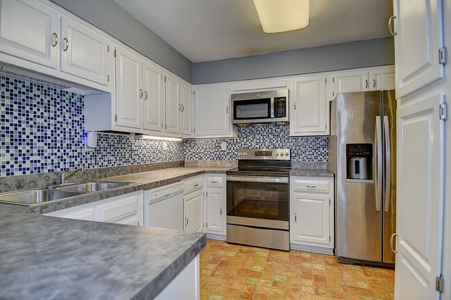 Building Photo - DOWNTOWN NORFOLK TOWNHOUSE