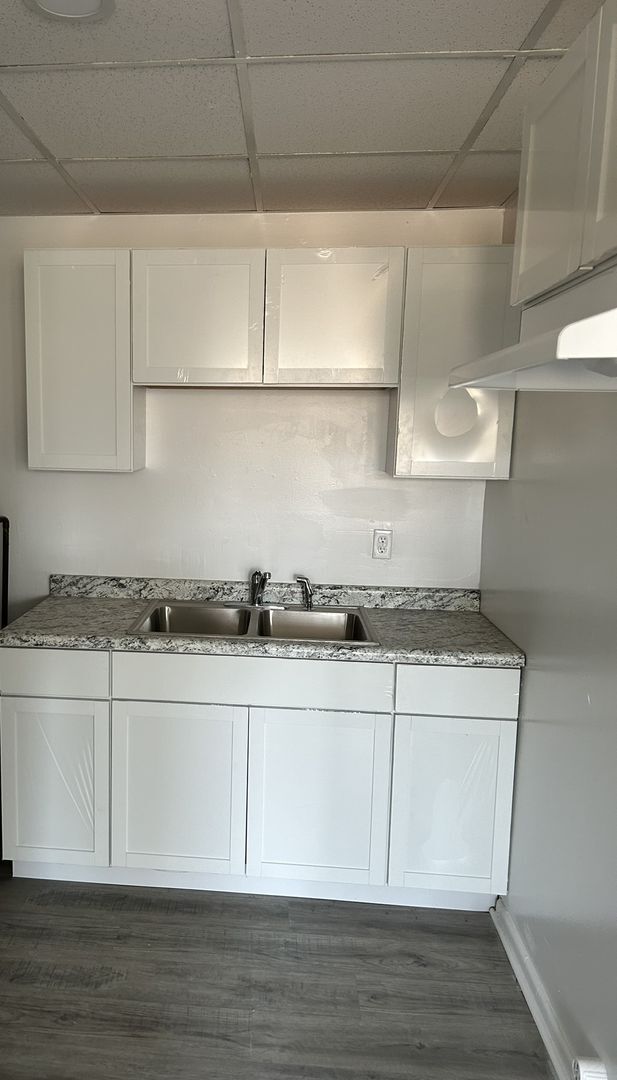 Building Photo - Central Plaza Apartments