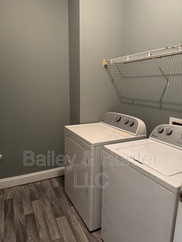 Building Photo - 850 Woods Dr NW