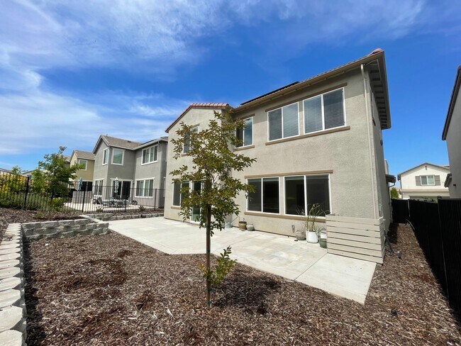 Building Photo - Introducing Your New Dream Home