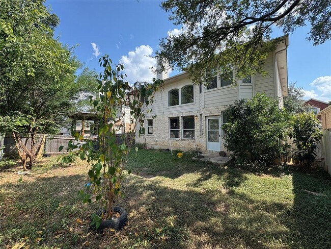 Building Photo - 1810 Rosenborough Ln N