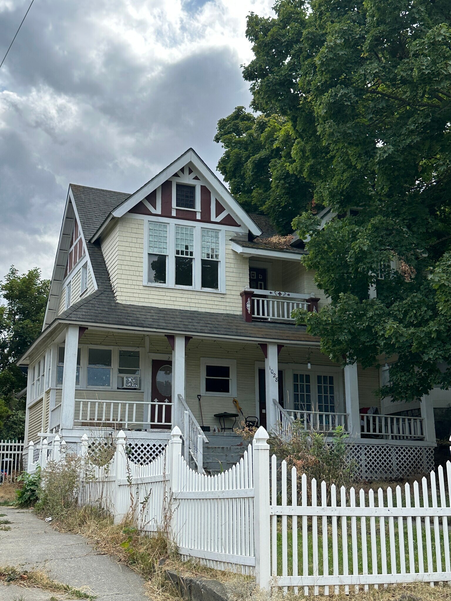 Building Photo - 1028 E 8th Ave