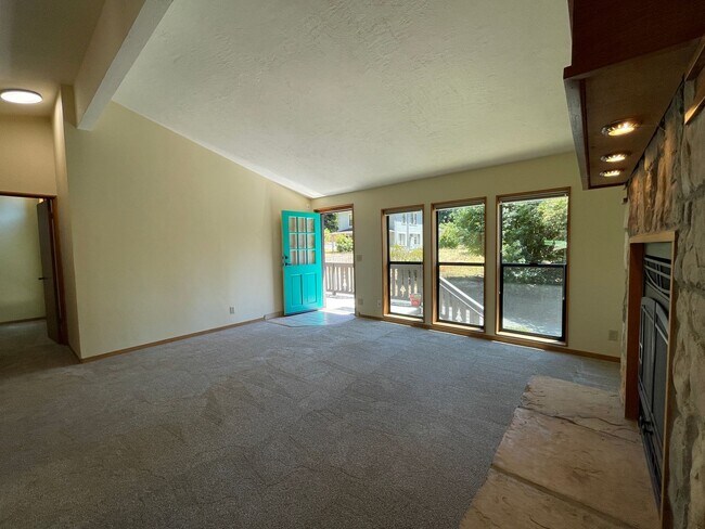 Building Photo - 025-02