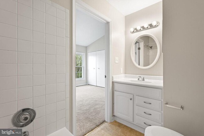 Building Photo - 8483 Laurel Oak Dr