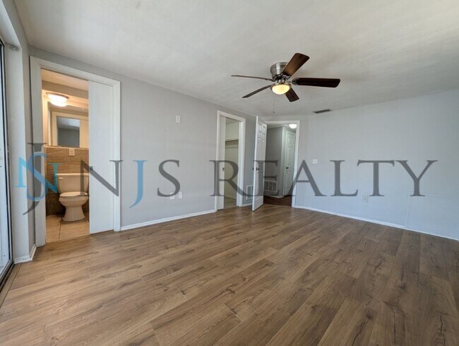 Building Photo - JUST REDUCED!!!  3/2/1 1508 Sq. Ft. LARGE Corner Lot home: Updated Kitchen & Baths, NEW paint, NE...