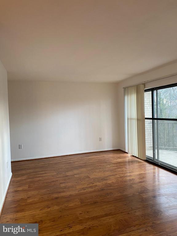 Building Photo - 6998 Hanover Pkwy