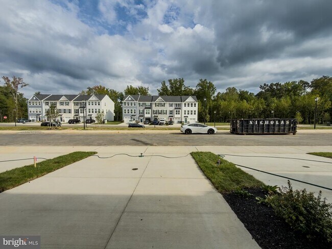 Building Photo - 6737 Shelton Ln