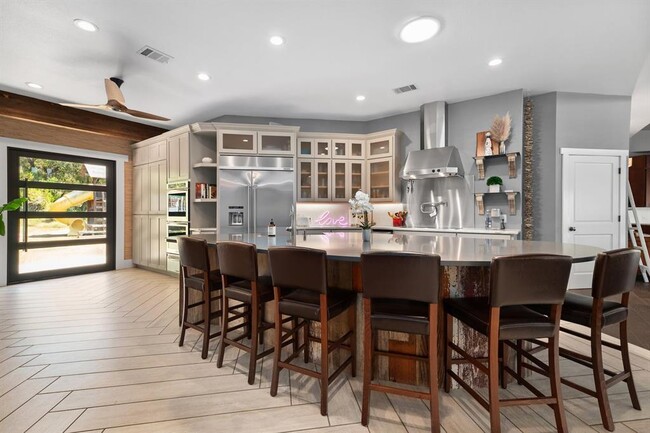 Building Photo - 2001 Mestena Trail