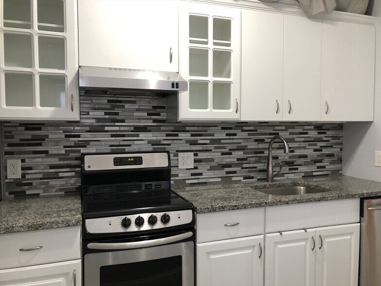 Building Photo - 78 W Concord St