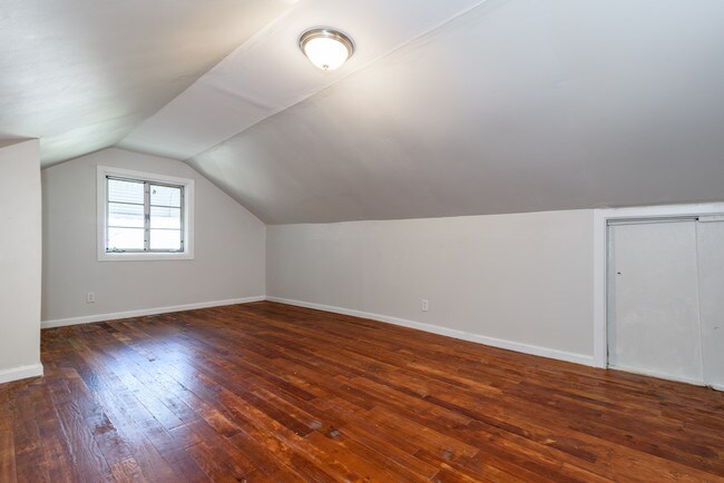 Building Photo - 472 Babbitt Rd