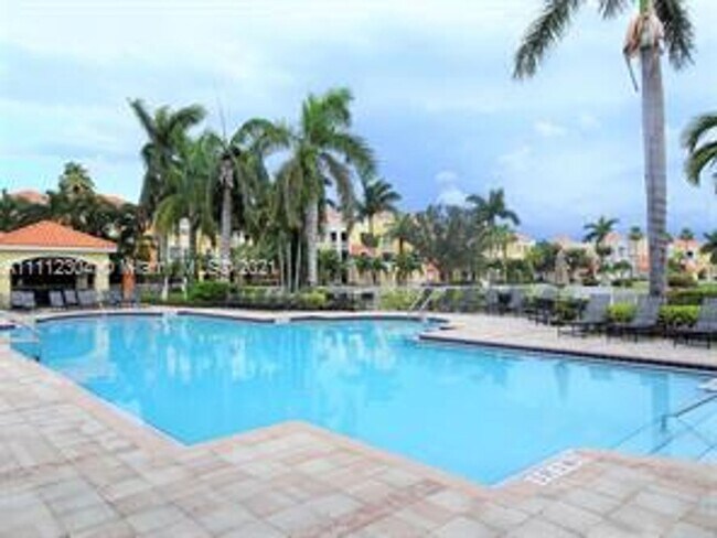 Building Photo - Greenhills-11032